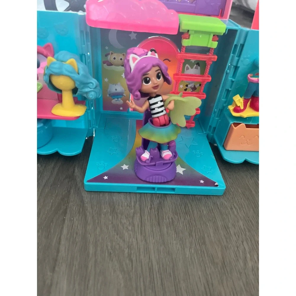 Gabby's Dollhouse Rainbow Closet w/figure and Accessories